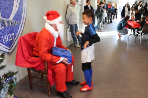 Le père Noël ravit les enfants de l'Académie