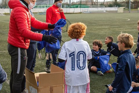 Le Père Noël ravit les enfants de l'Ecole de foot